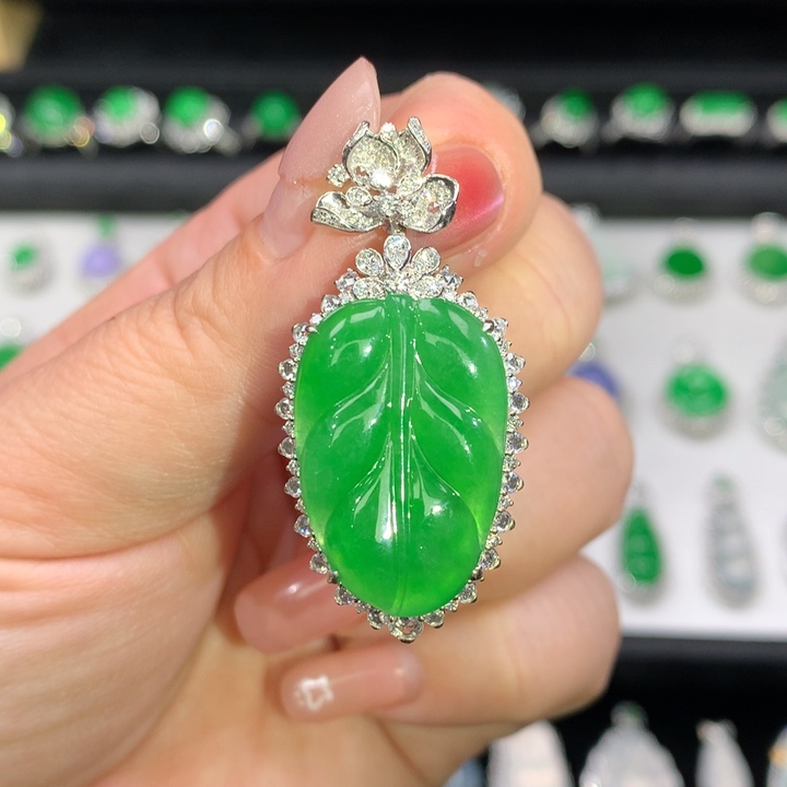 翡翠吊坠(不含链)18K金镶嵌