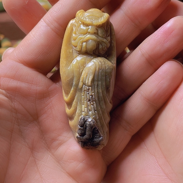 颈饰未镶嵌岫岩河磨玉（透闪石质玉）