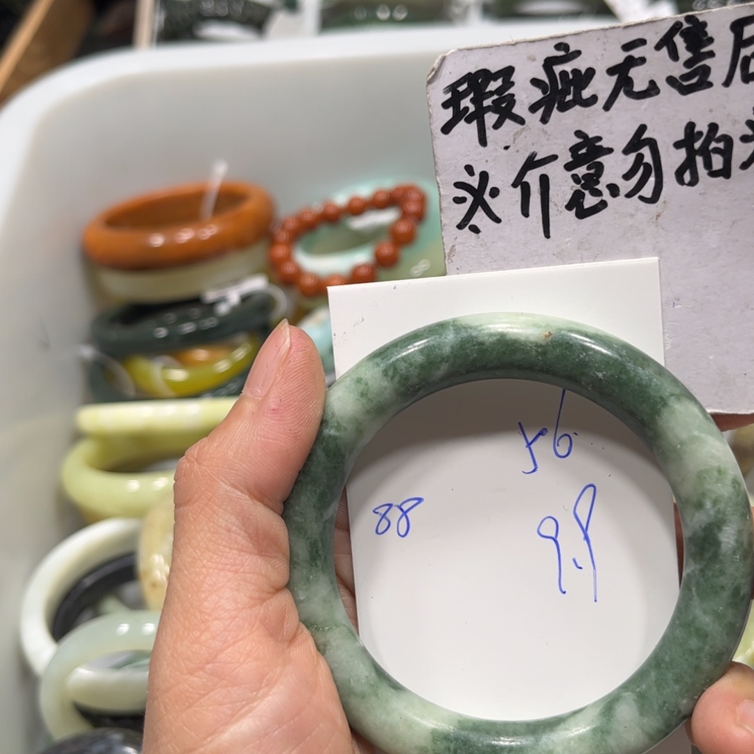 蛇纹石玉手镯未镶嵌