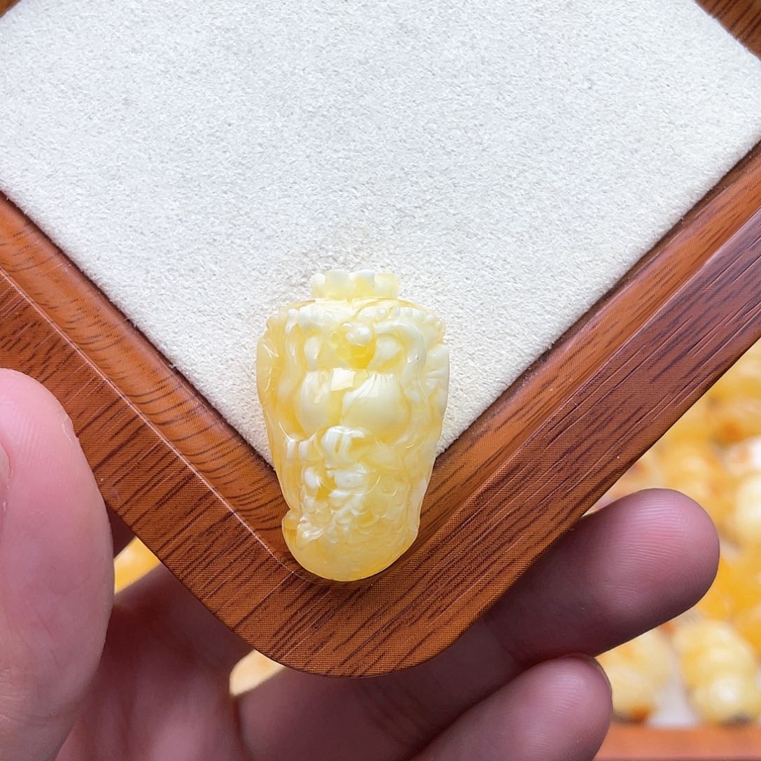 琥珀裸石未镶嵌蜜蜡