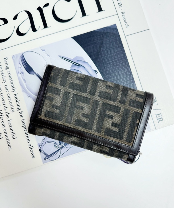 95新 FENDI/芬迪 老花翻盖手拿包/00670