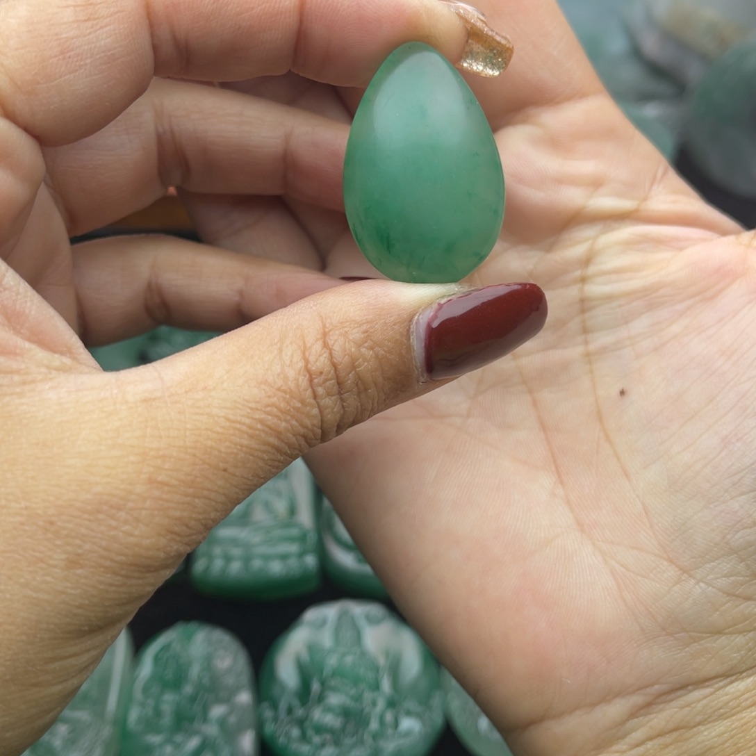 石英质玉颈饰未镶嵌