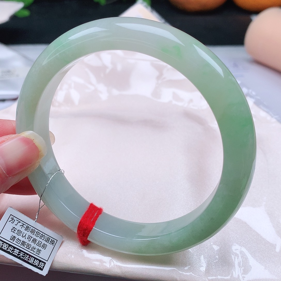 翡翠手镯未镶嵌64圈