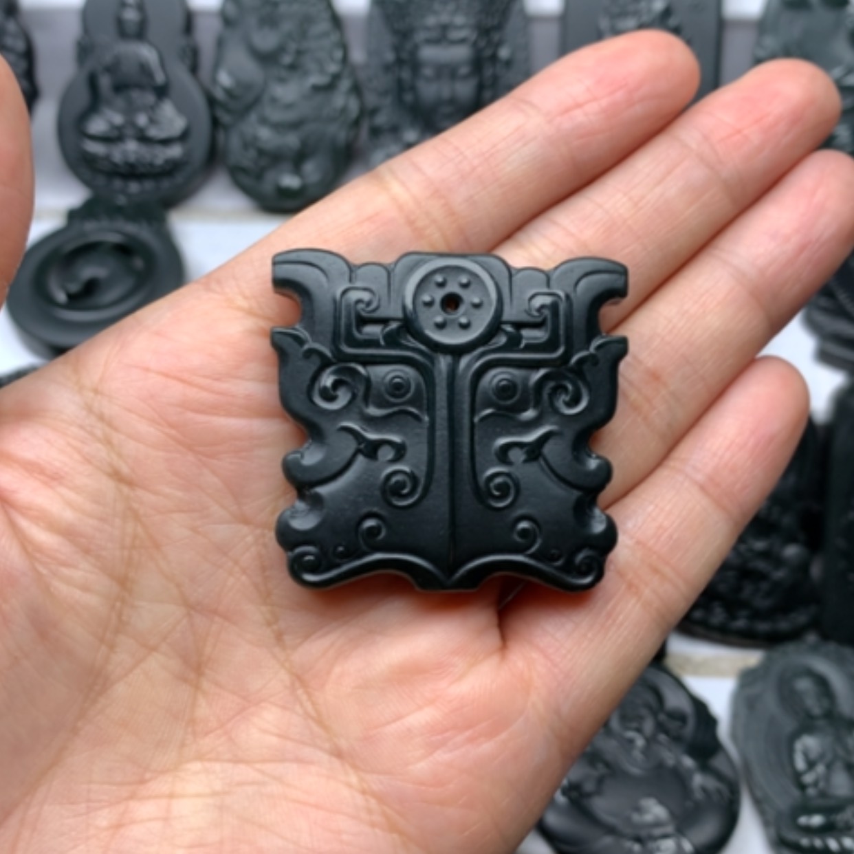 【闪购商品】颈饰未镶嵌和田玉双面雕刻