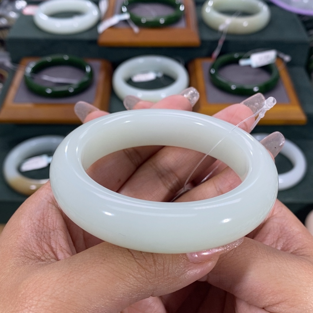 和田玉手镯未镶嵌