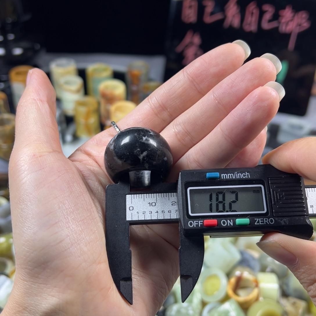 蛇纹石玉未镶嵌戒指