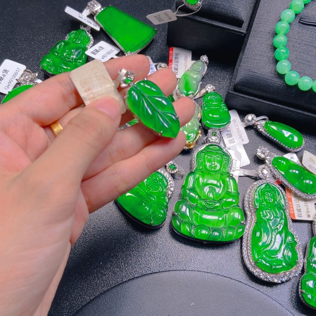 翡翠未镶嵌吊坠(不含链)