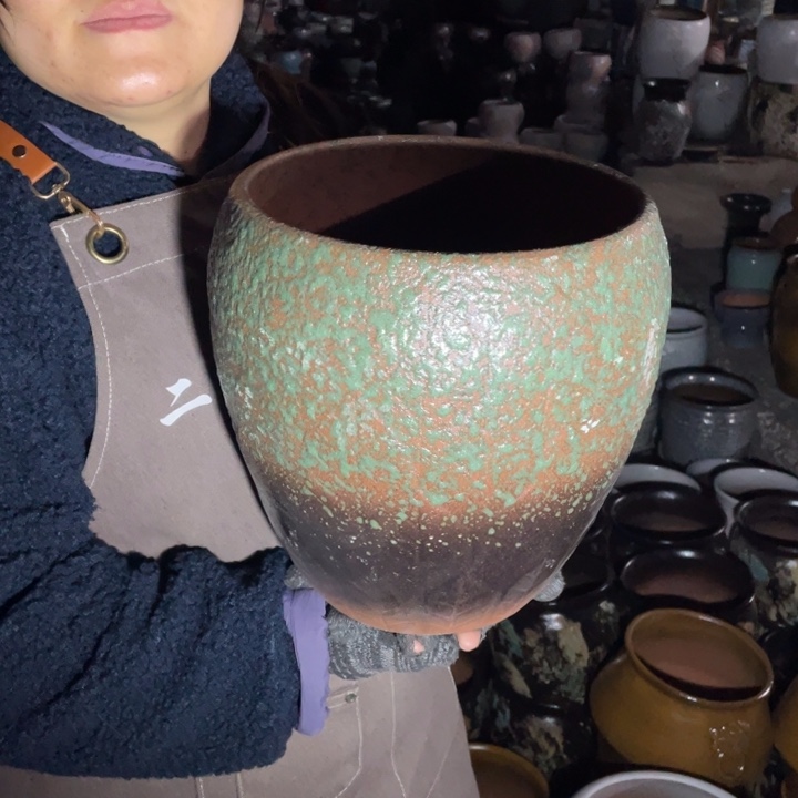 紫砂花盆口24高27瑕疵瑕疵