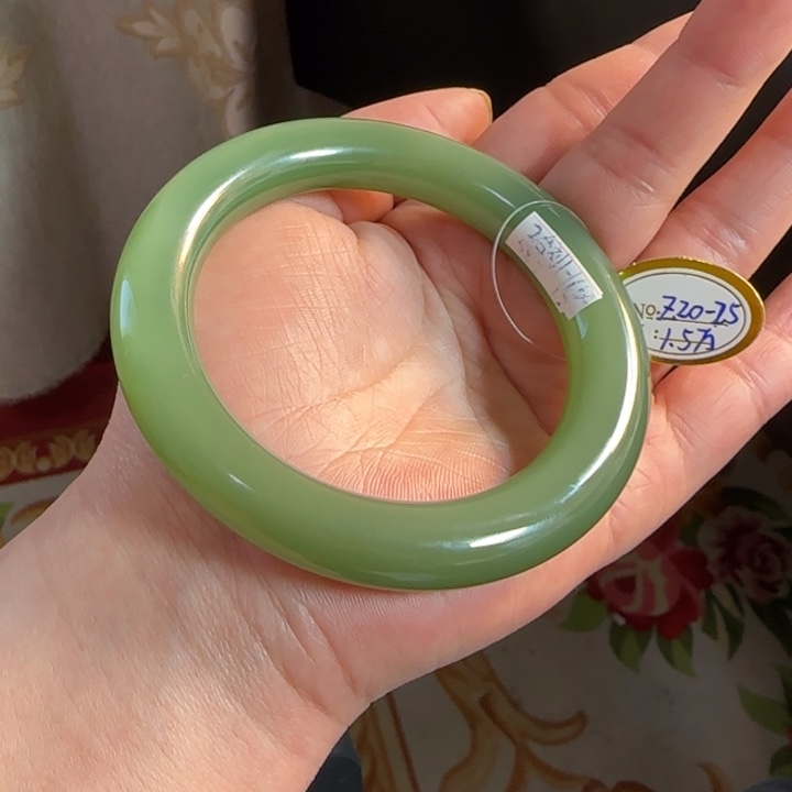 和田玉（碧玉）未镶嵌手镯