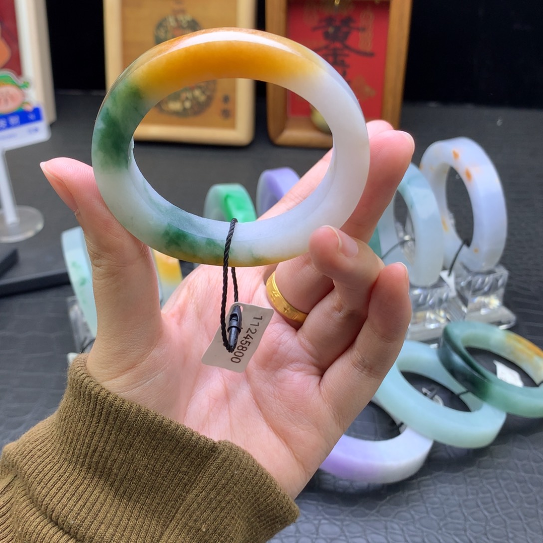 定制翡翠未镶嵌翡翠手镯