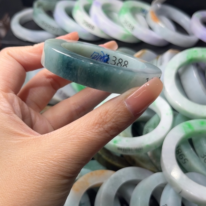 定制翡翠未镶嵌翡翠手镯