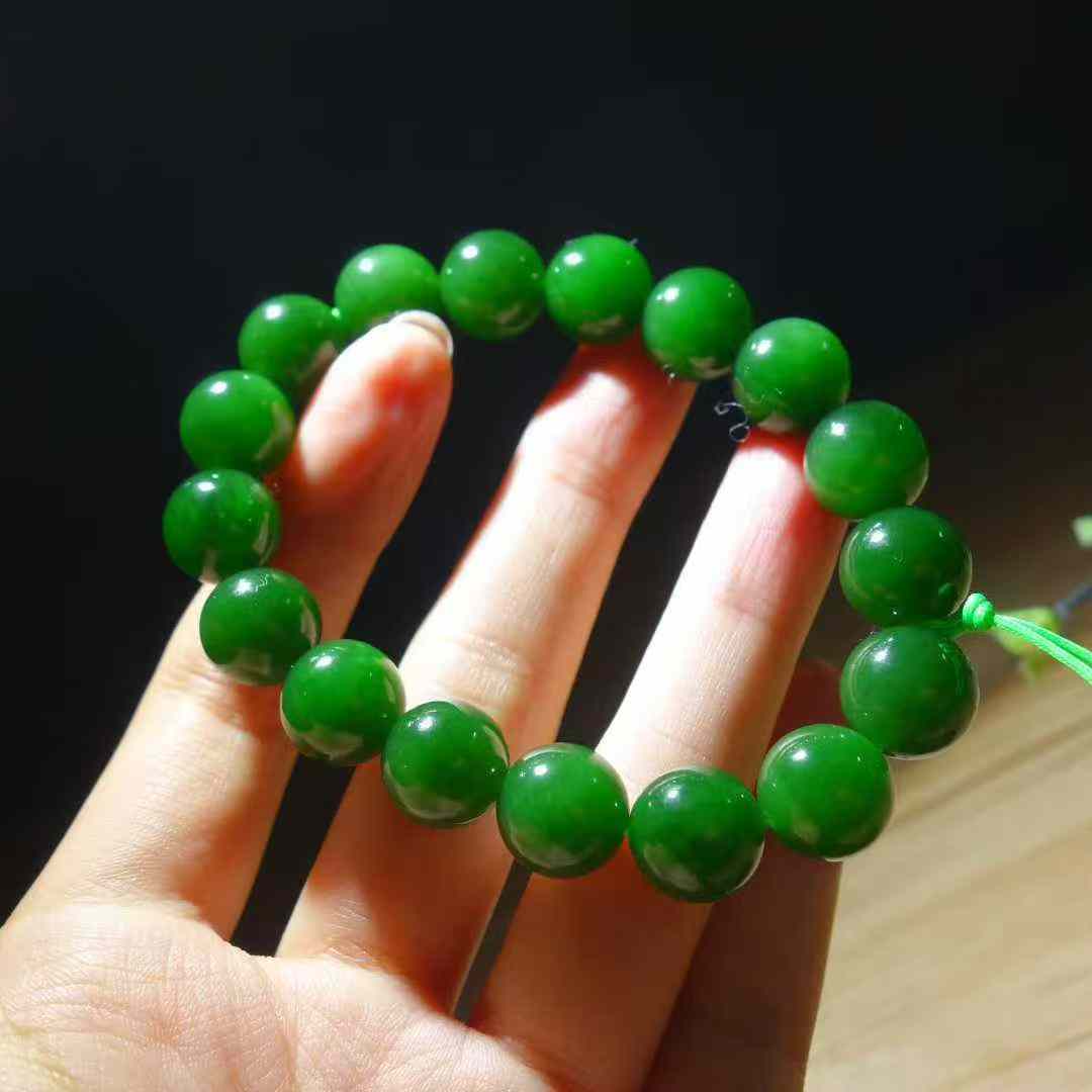 新疆和田玉碧玉菠菜绿手钏17粒