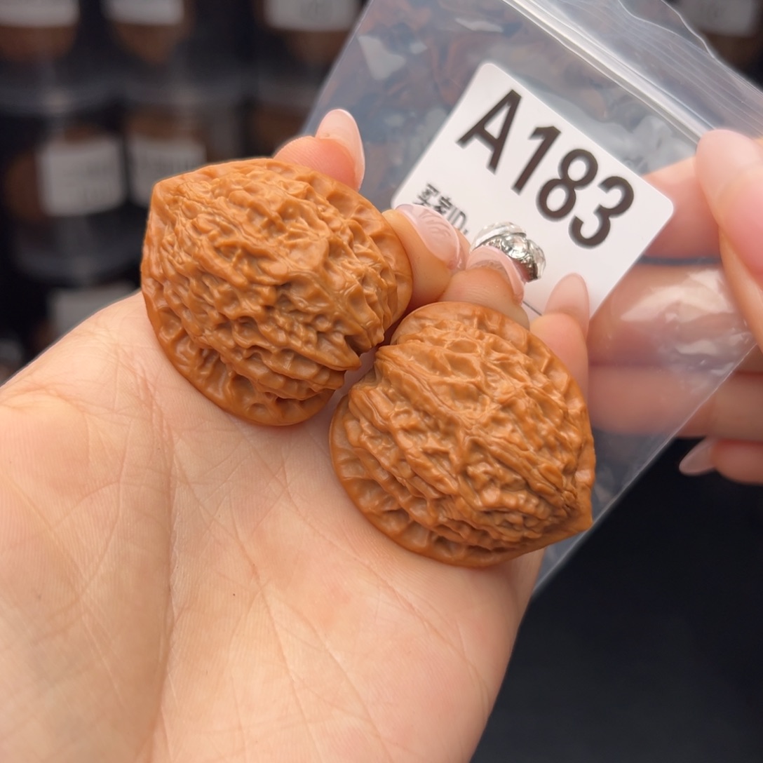 文玩核桃吊坠金牛36全品