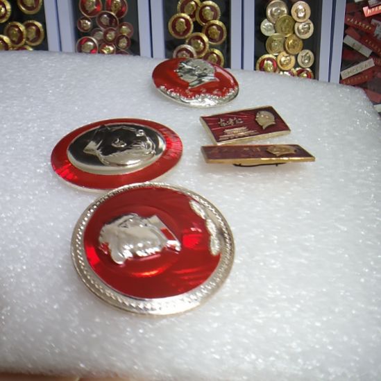 C***414老师爷爷金属像章