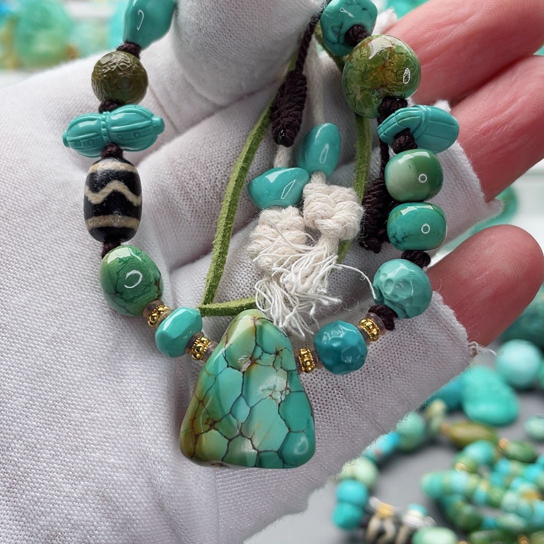 绿松石颈饰未镶嵌