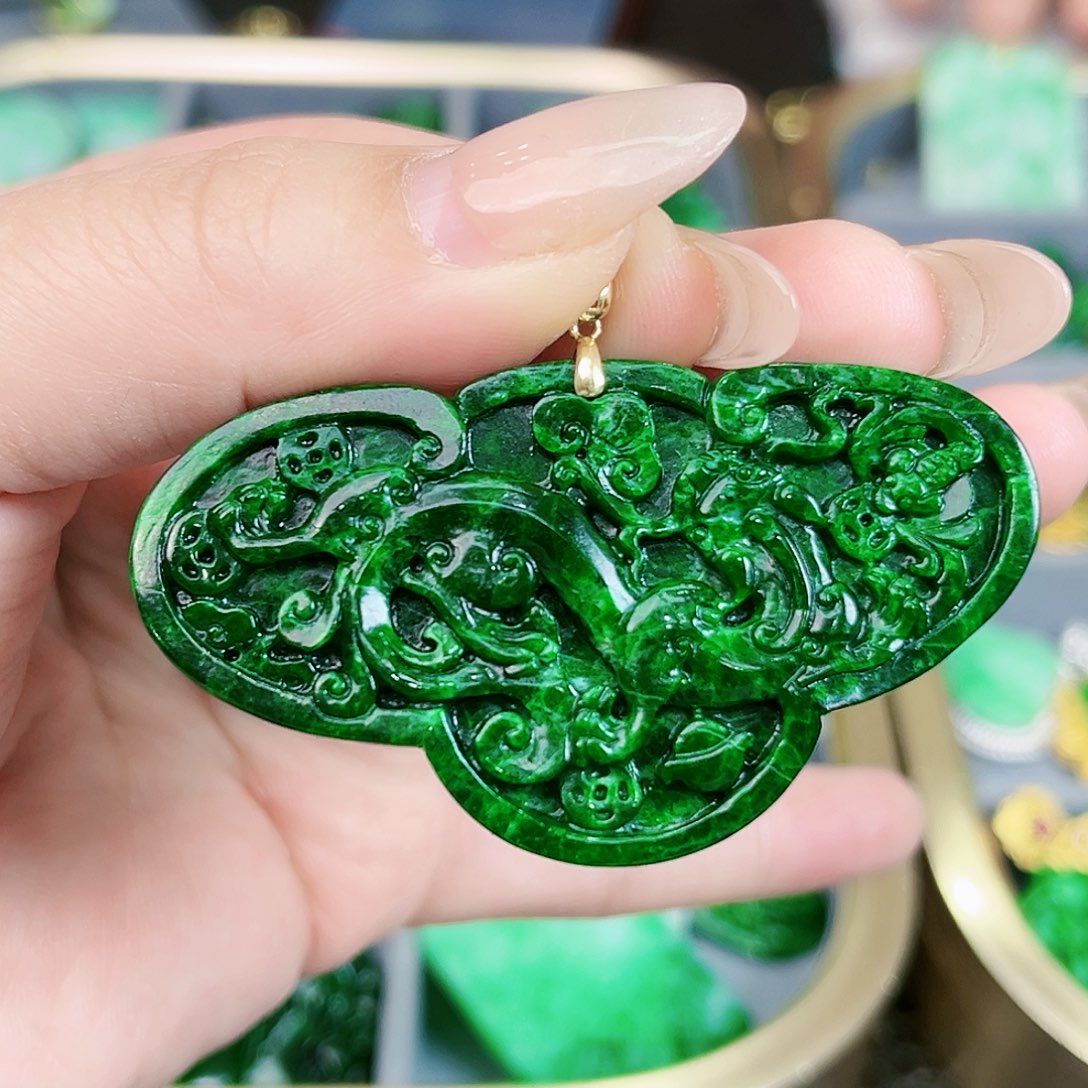 翡翠颈饰18K金镶嵌吊坠