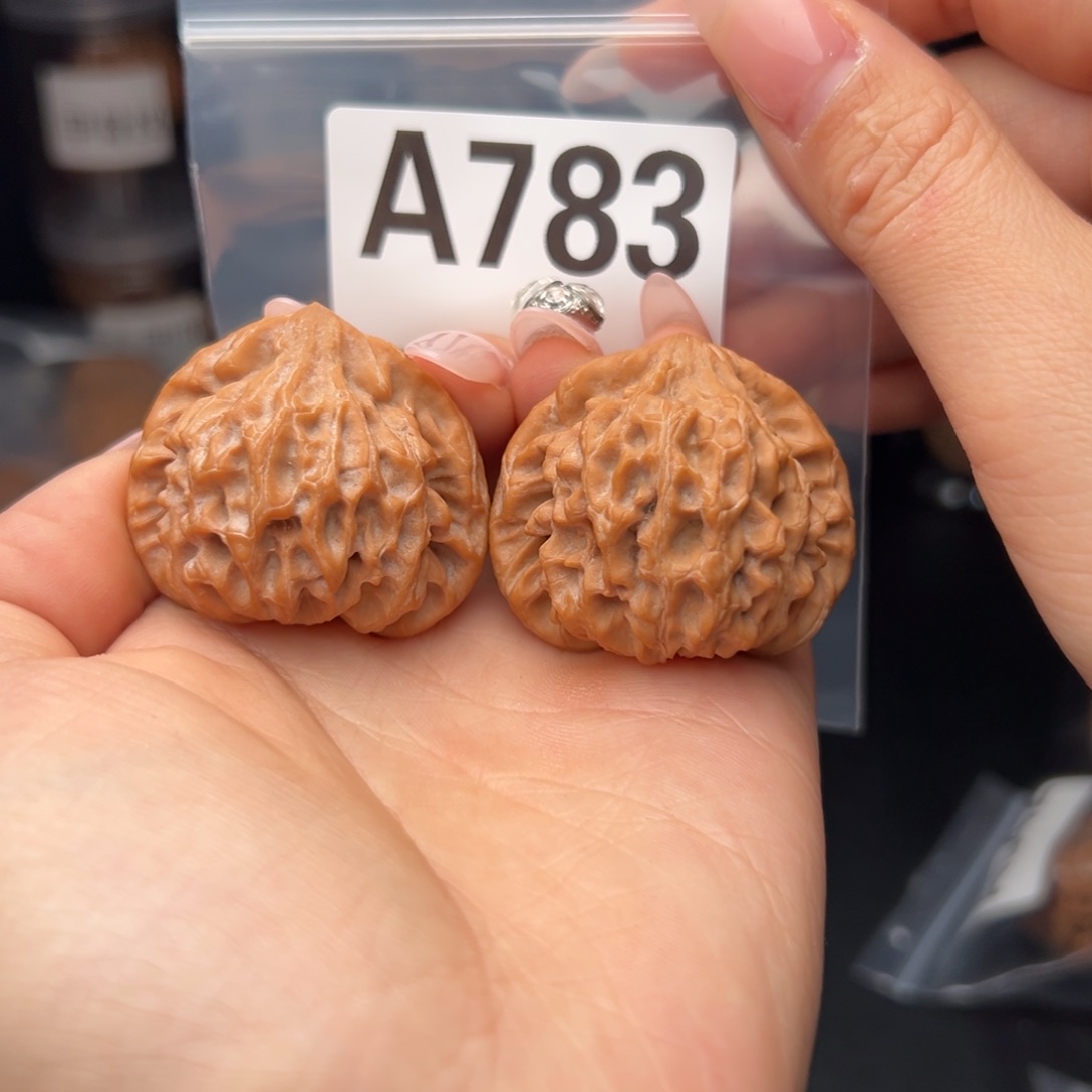 文玩核桃吊坠龙门涧40全品