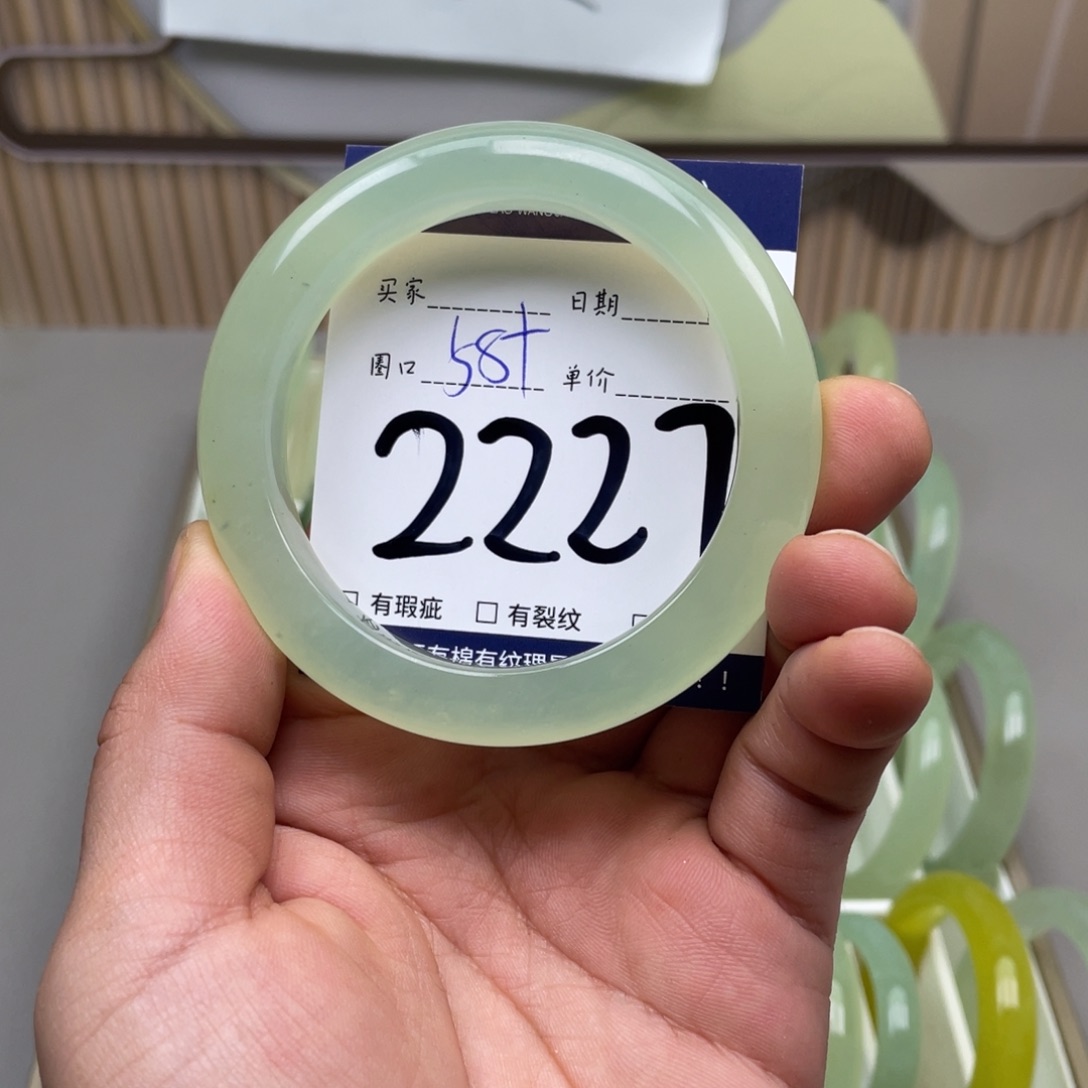 岫玉手镯手镯未镶嵌