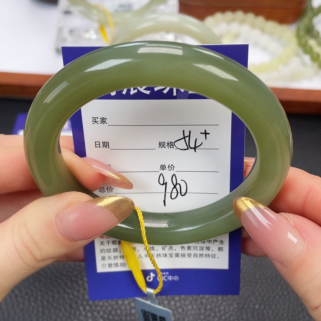和田玉未镶嵌手镯