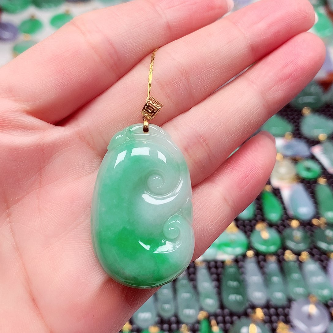 翡翠18K金镶嵌颈饰