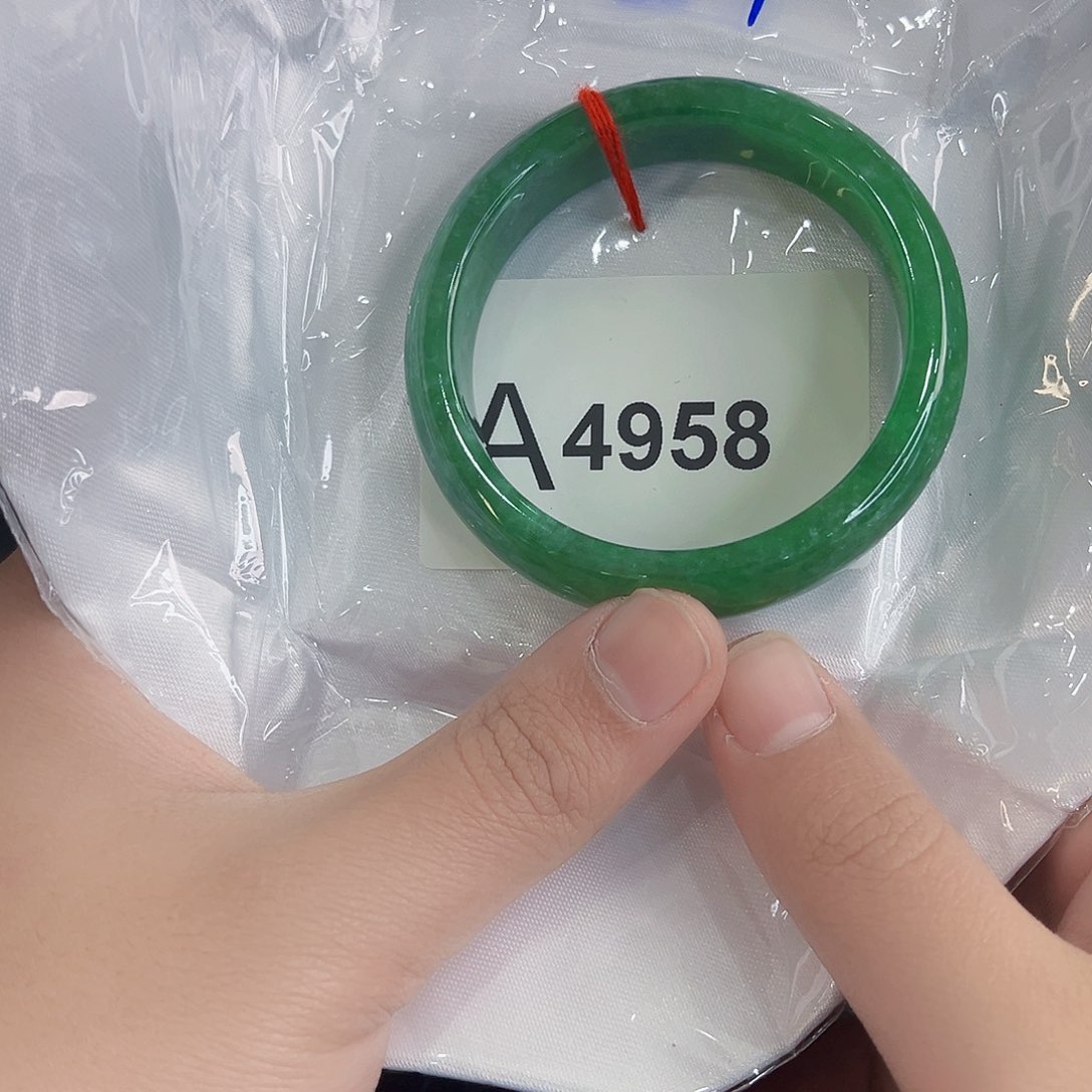 翡翠手镯未镶嵌多样性
