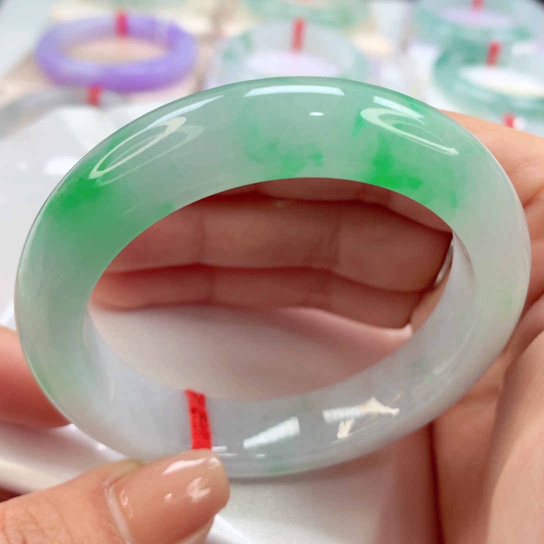 翡翠手镯未镶嵌师妹完美性价比白底青