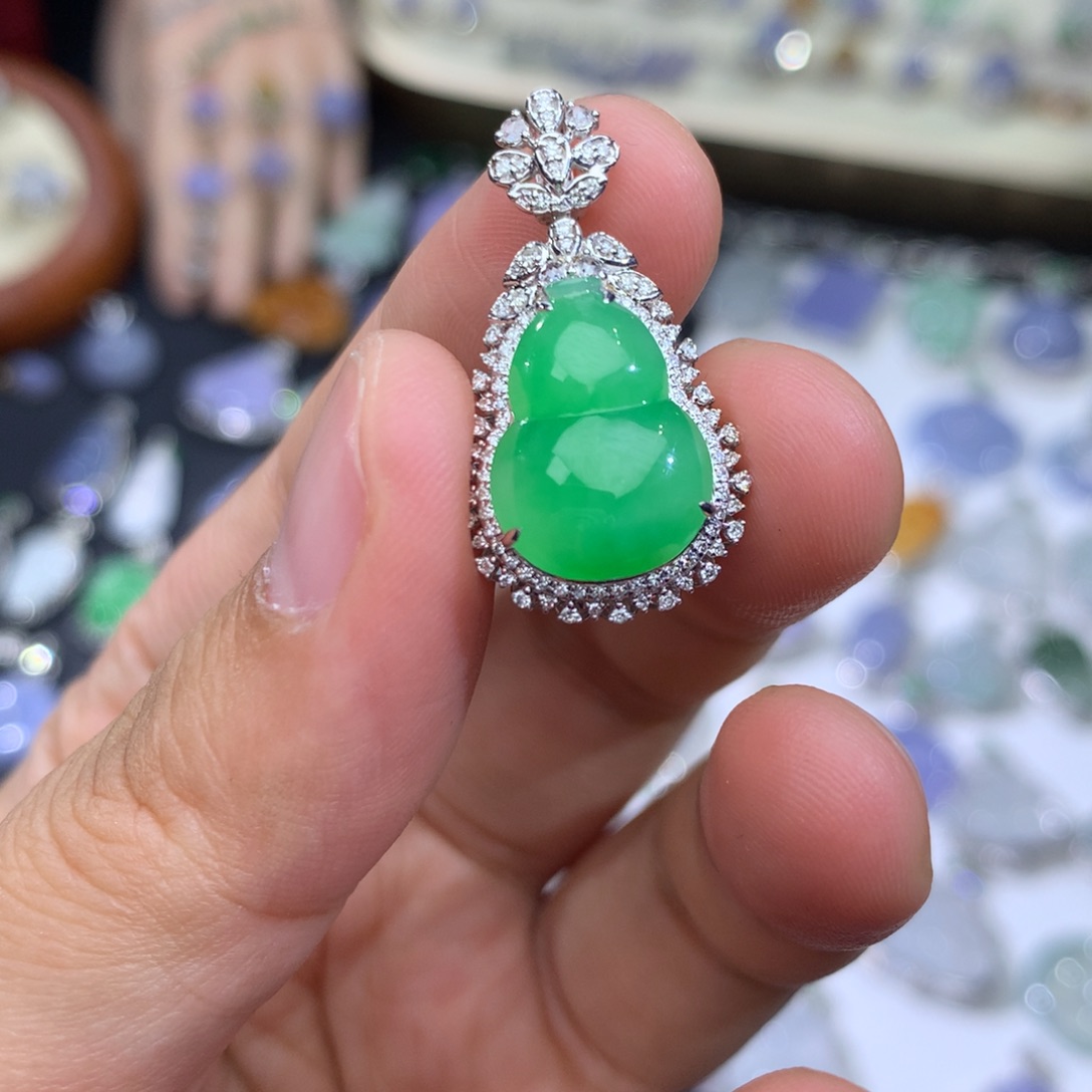 J*** 翡翠18K金镶嵌吊坠(不含链)签收后48小时鉴赏期