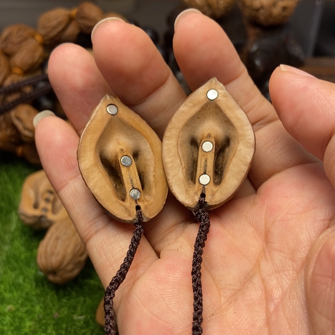 我***。文玩核桃吊坠秋子