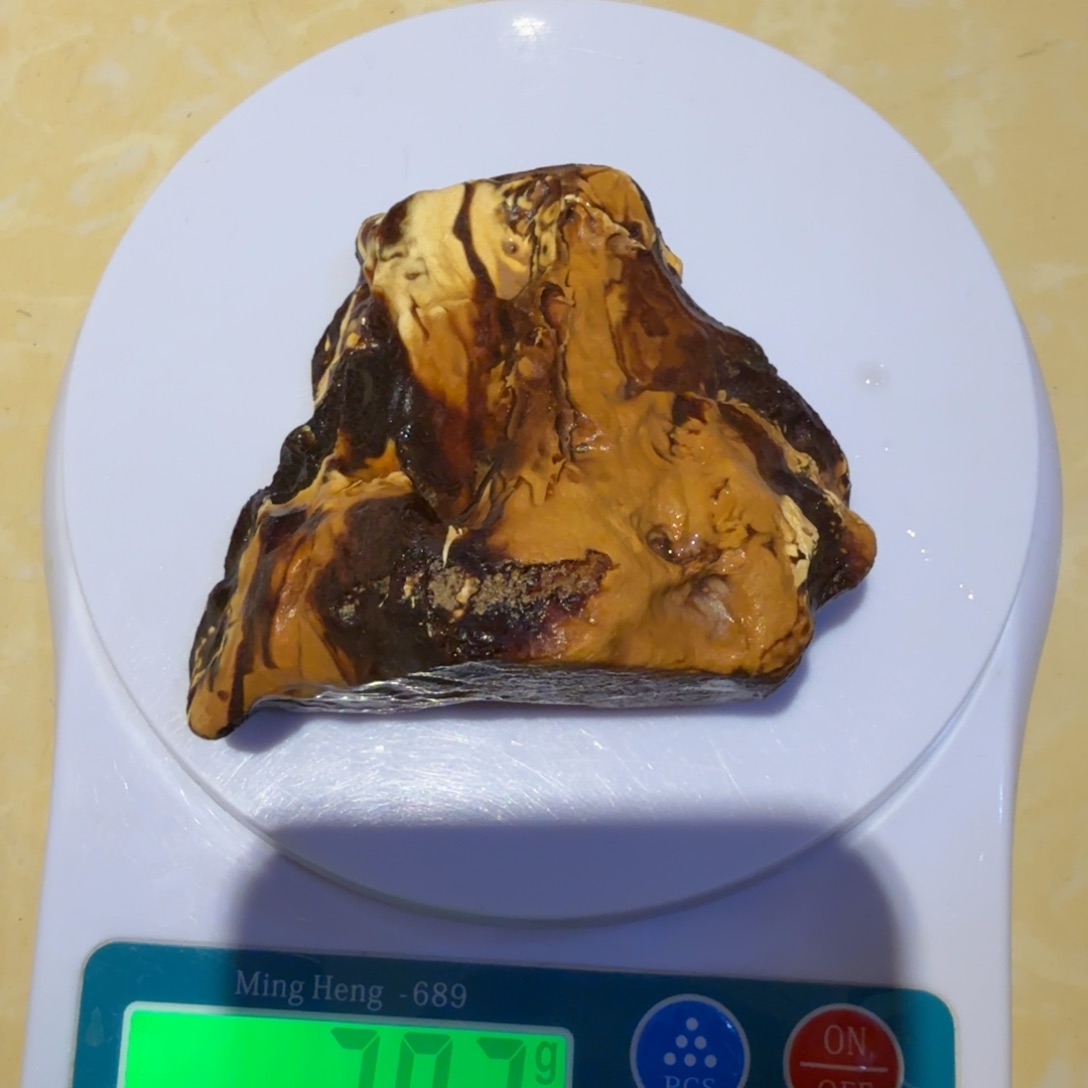 琥珀裸石未镶嵌妖孽白花蜡原石79.8克