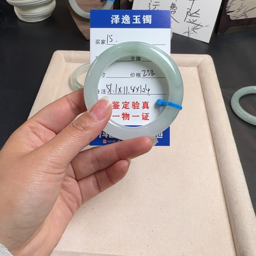 某***-石英质玉未镶嵌手镯15