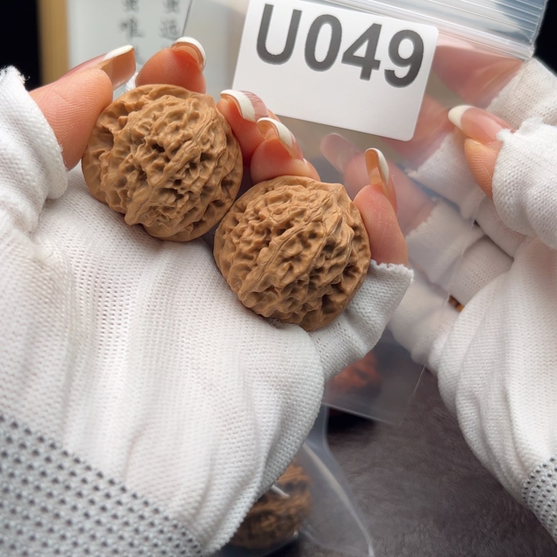 文玩核桃把件35女娲石u049