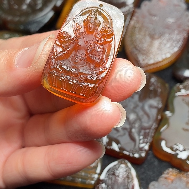 琥珀未镶嵌颈饰14