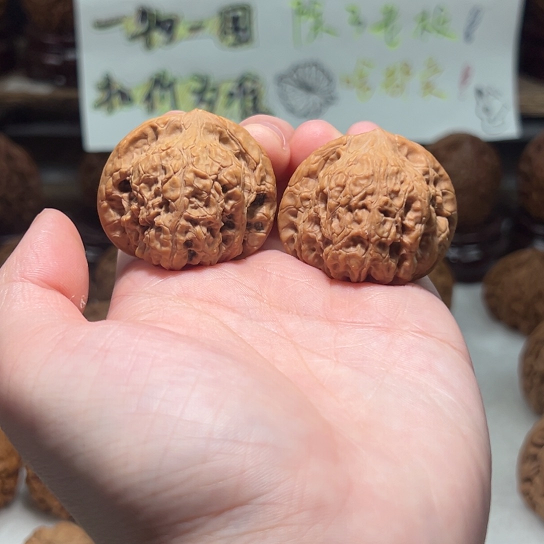 文玩核桃吊坠龙洞欲