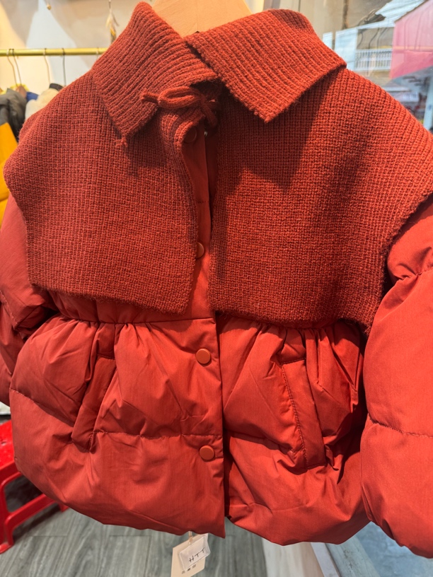 儿童蝴蝶结毛线领羽绒服红色