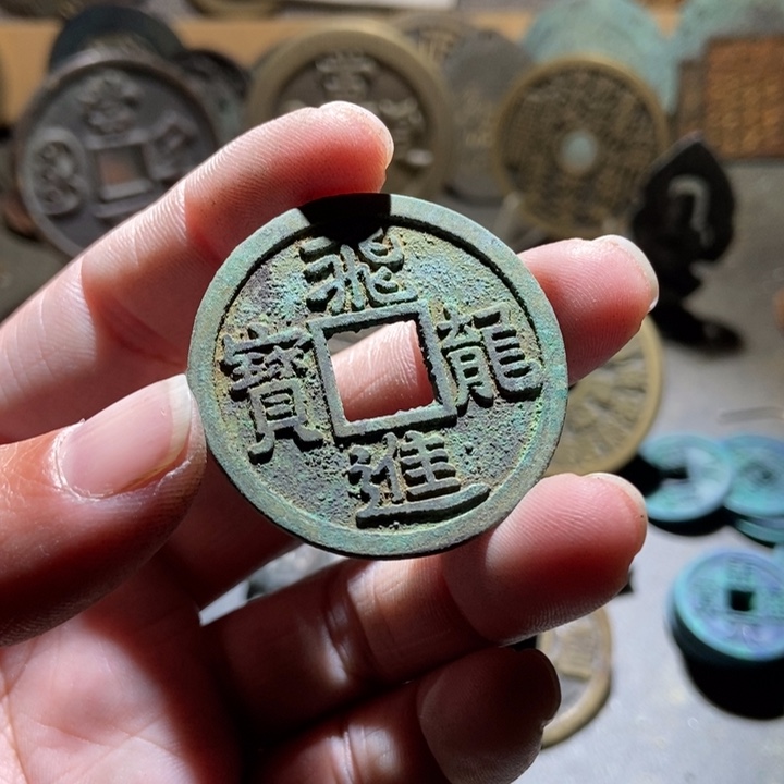 睢***家铜现代工艺品仿制品