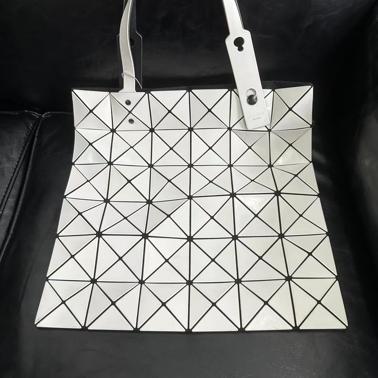 95新 Issey Miyake/三宅一生 【文子姐专属】F430/白色单肩包/FB