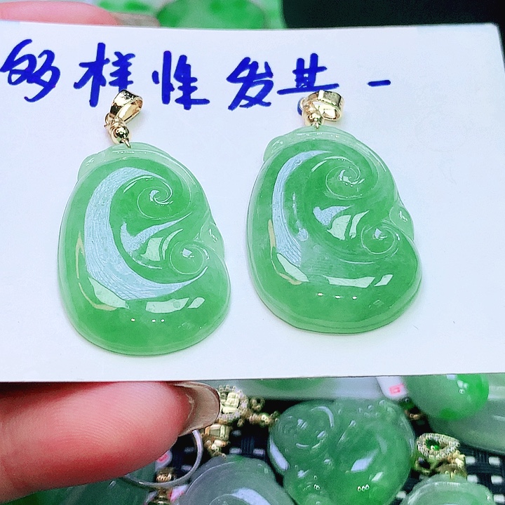 翡翠未镶嵌颈饰翡翠多样性发其一