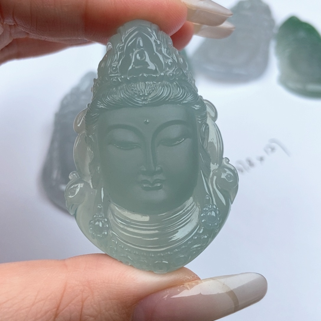 翡翠颈饰未镶嵌寿****妮