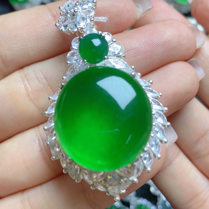 翡翠挂件未镶嵌蛋面