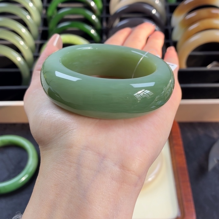 和田玉（碧玉）未镶嵌手镯