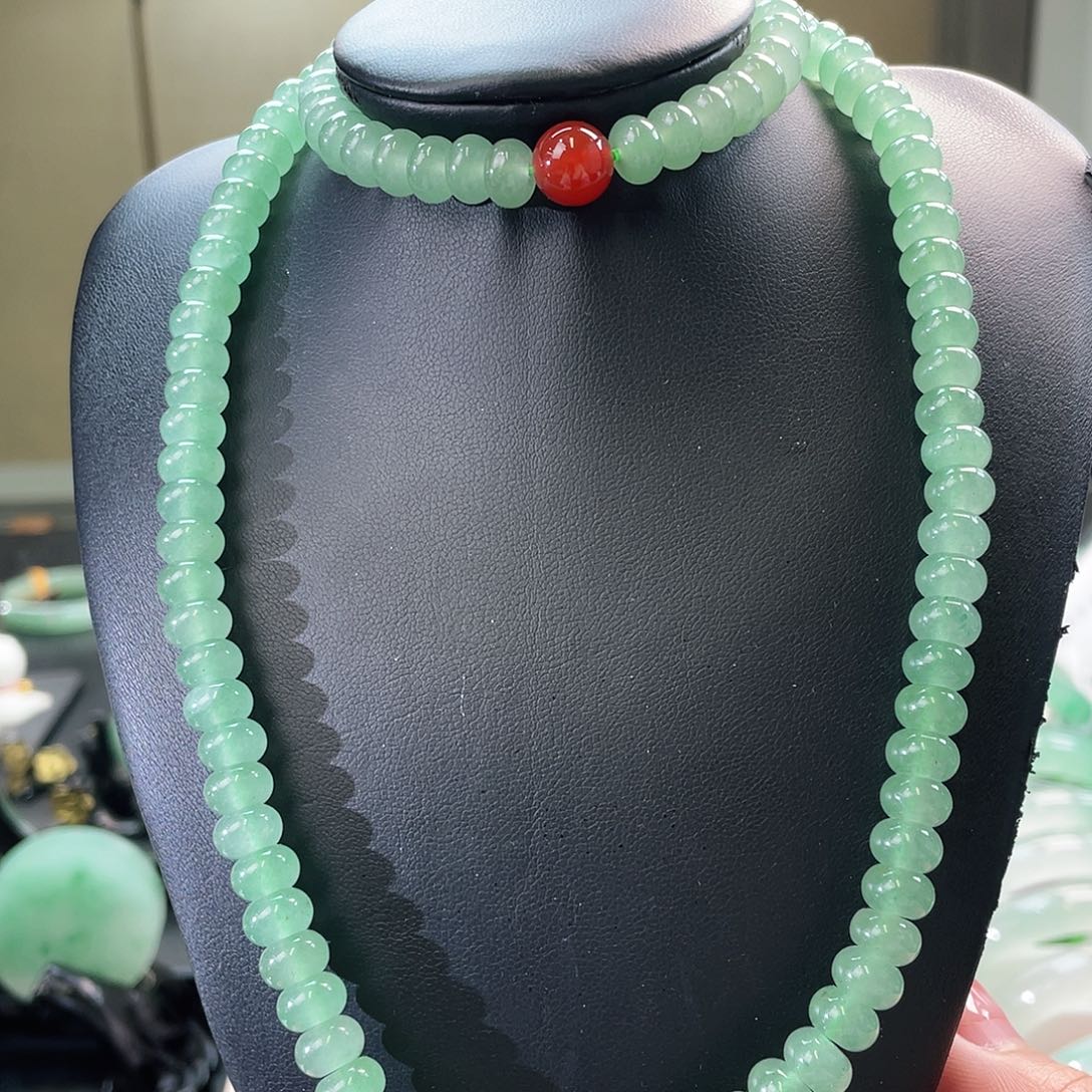 石英质玉颈饰合金