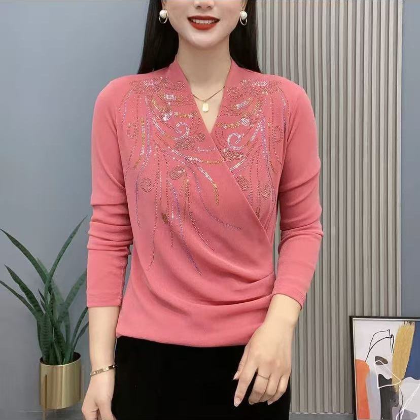 秋冬款交叉领妈妈装纯色烫钻凤尾花洋气长袖百搭打底衫