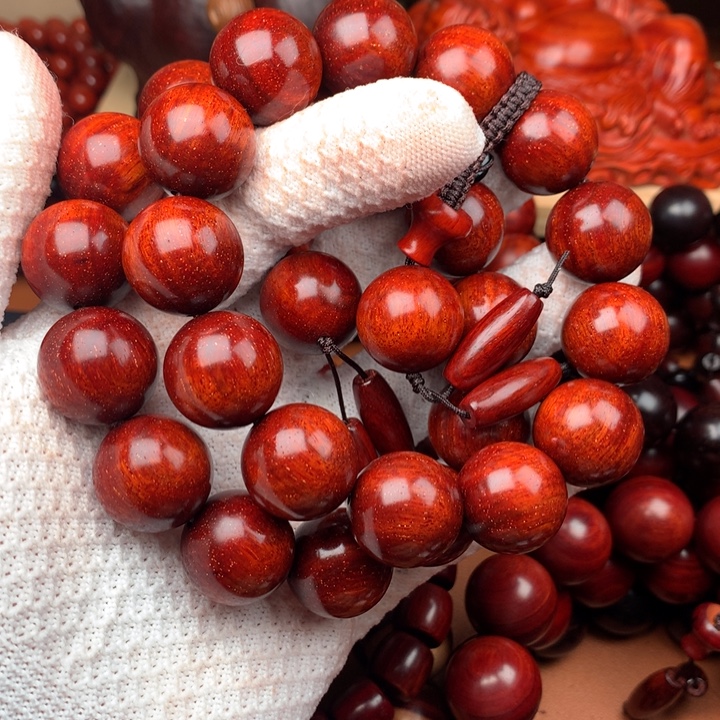 亿***前手串/手链染料紫檀（血檀）1.8红泥爆满金星穿个手持