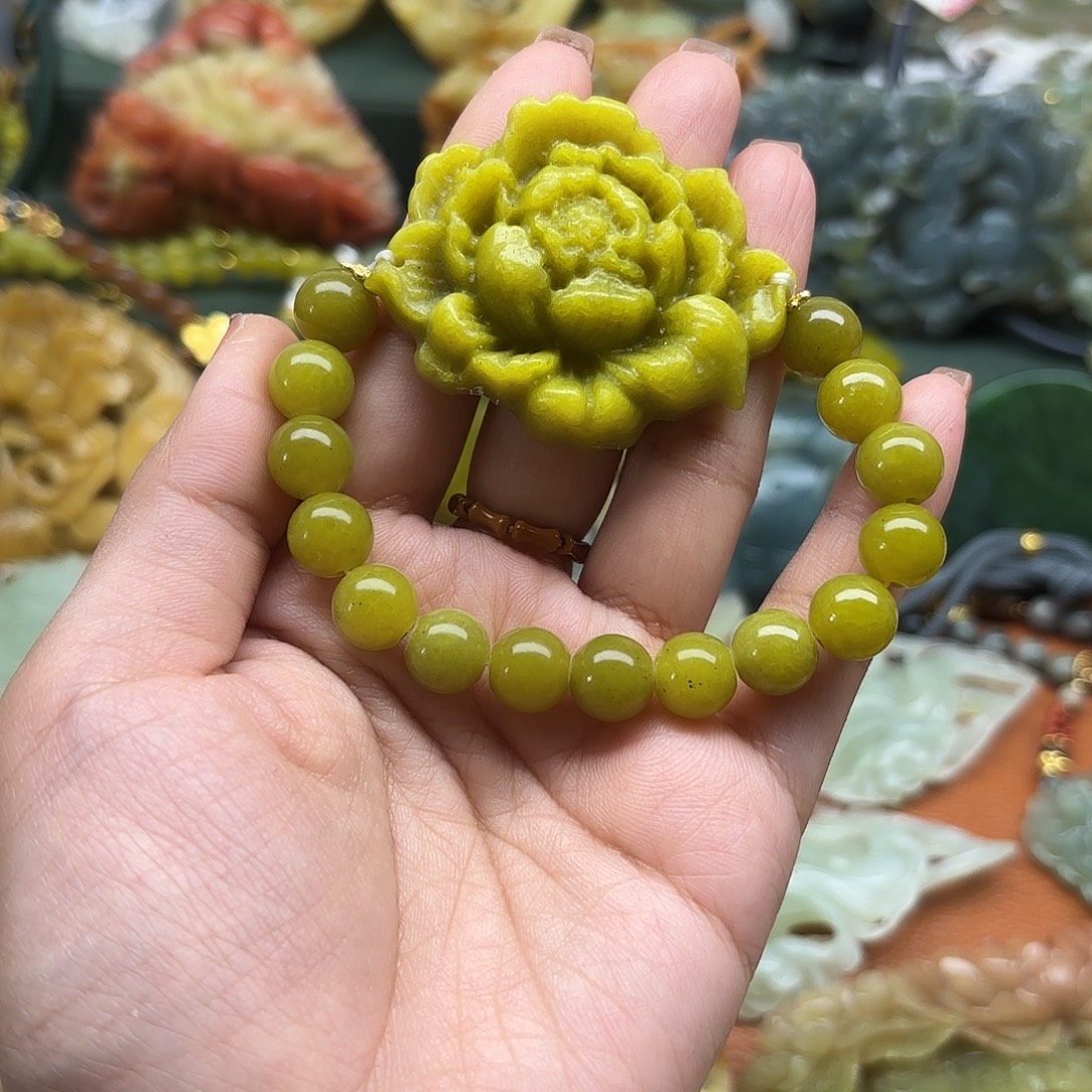 蛇纹石玉未镶嵌吊坠