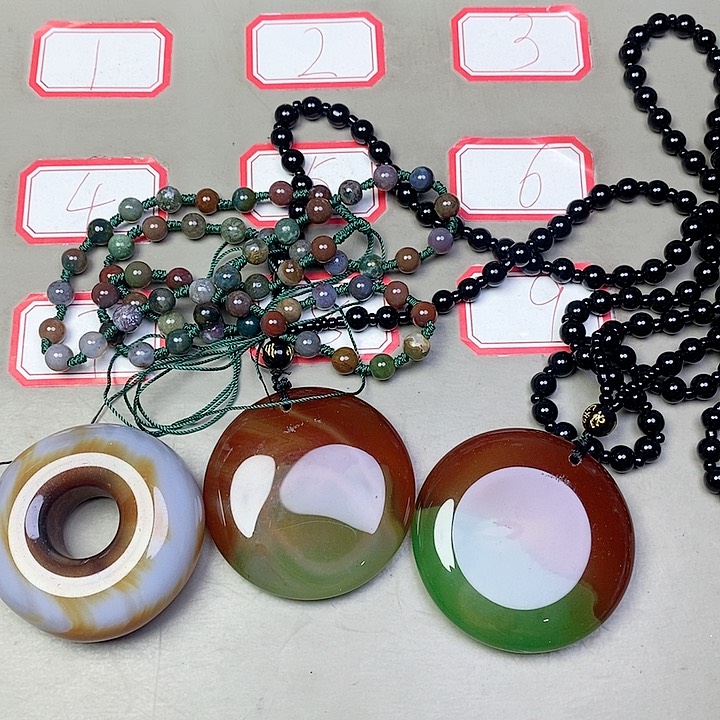 玛瑙/玉髓吊坠未镶嵌与****