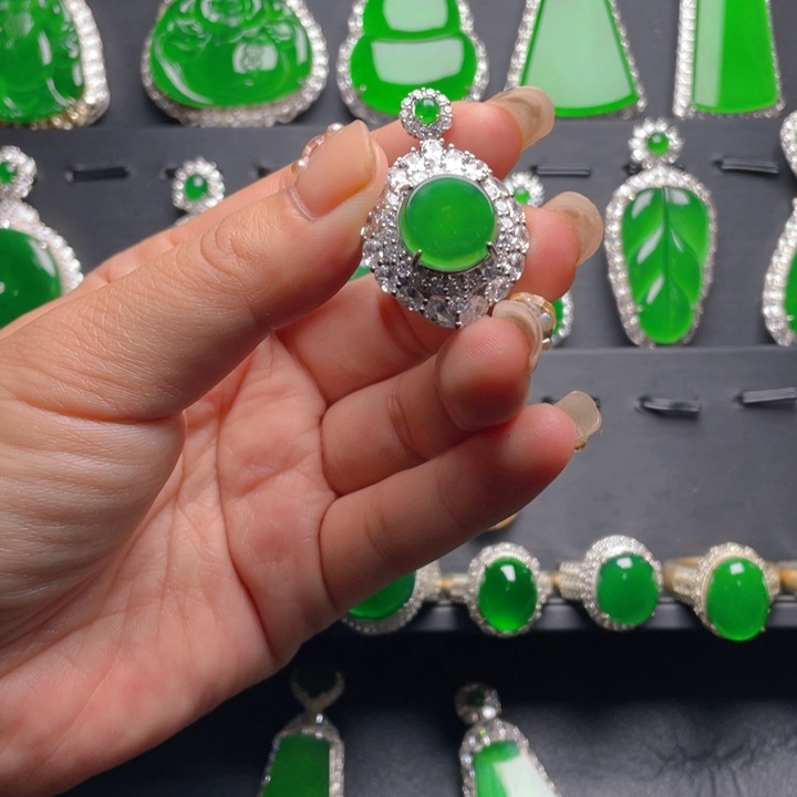 翡翠颈饰未镶嵌翡翠吊坠