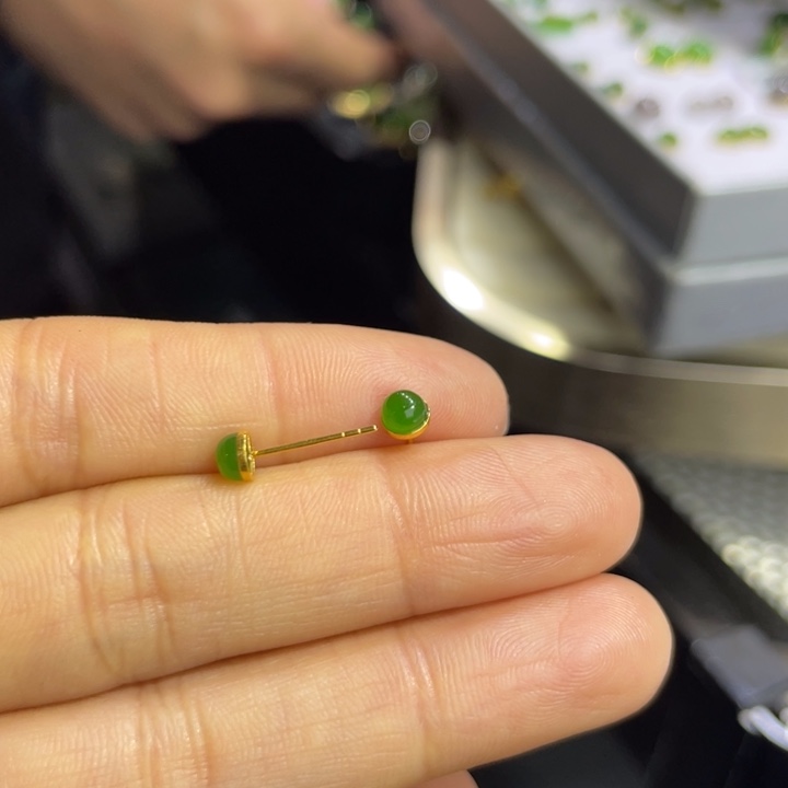 和田玉18K金镶嵌耳饰