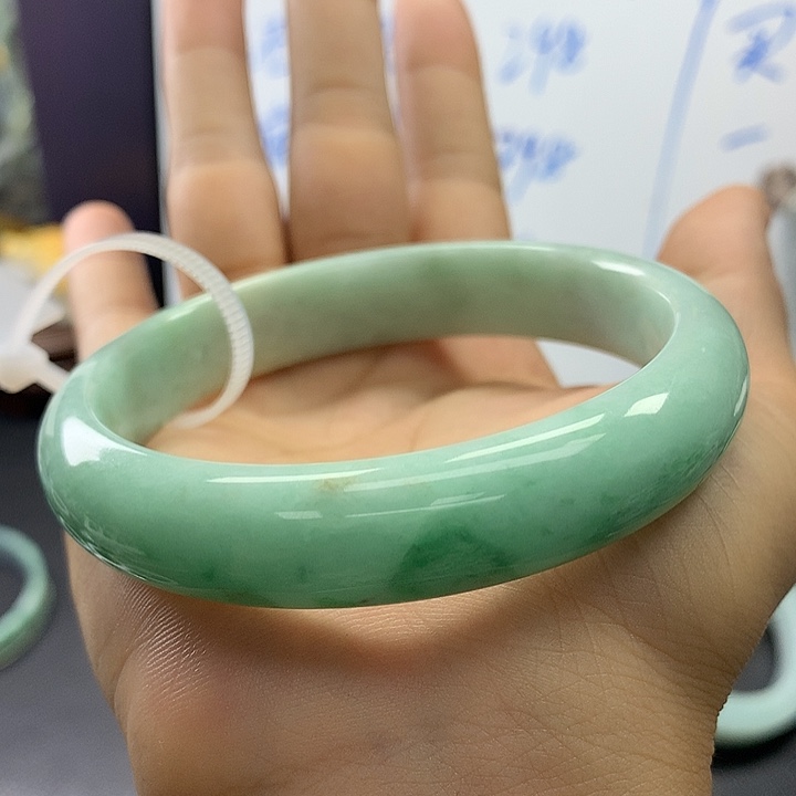 翡翠手镯未镶嵌60正圈