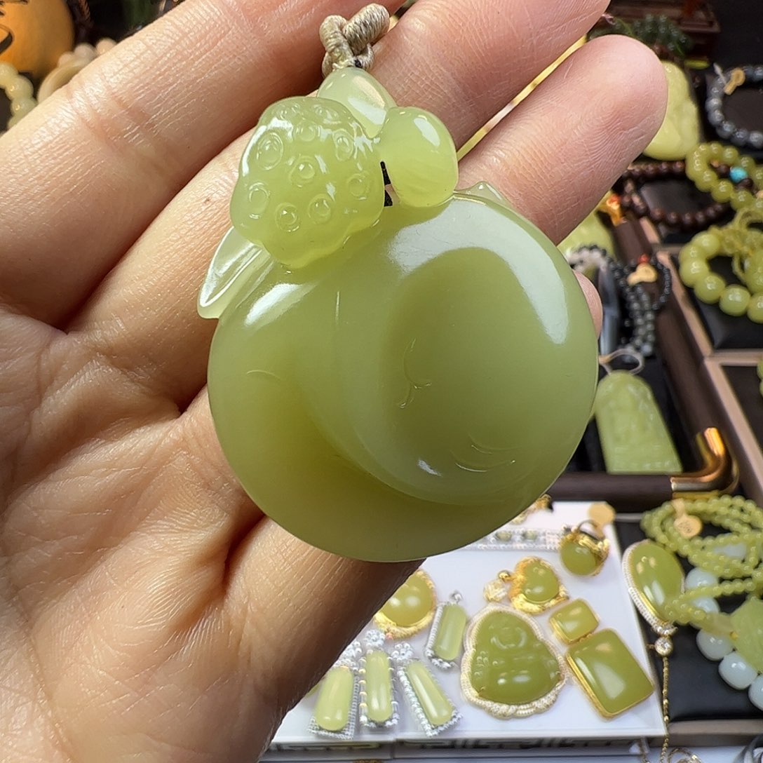 和田玉未镶嵌颈饰