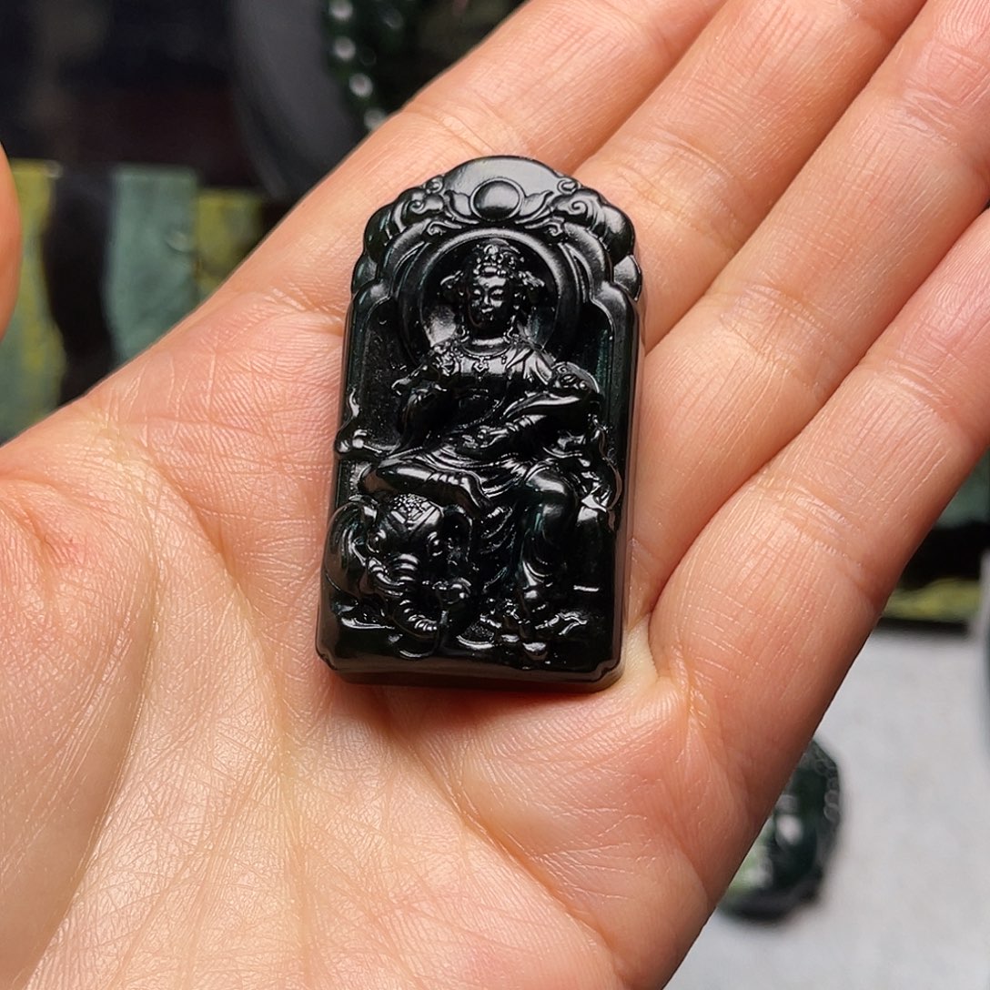 红***山蛇纹石玉未镶嵌颈饰